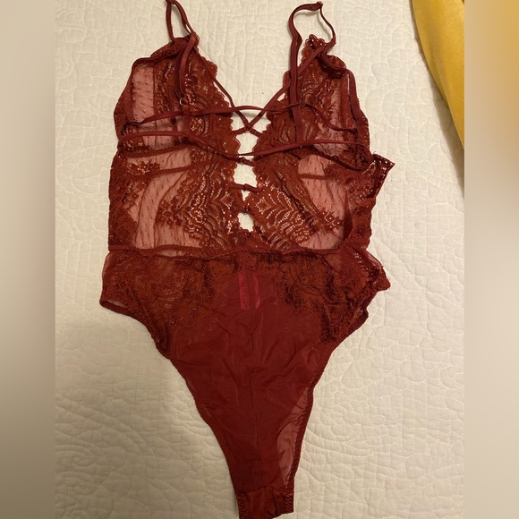 Lingerie - Picture 2 of 3